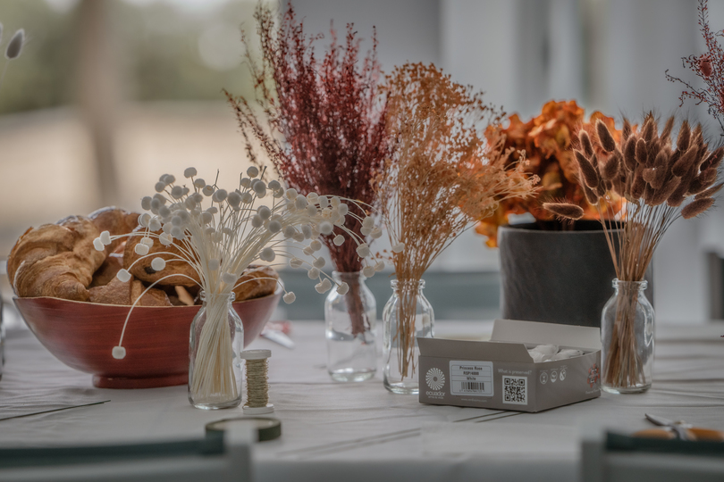 Atelier Fleurs séchées – Accessoires de mariage en terre cuite