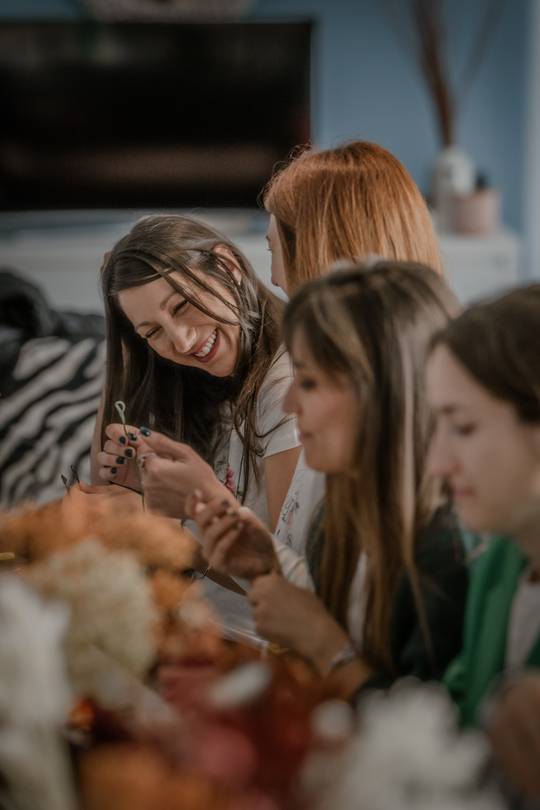Atelier Fleurs séchées – Accessoires de mariage en terre cuite