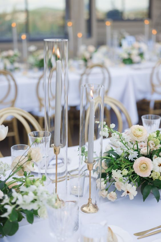 Bougeoirs/Photophore grands cylindriques de table en verre adaptés pour des bougies coniques, utilisation intérieure/extérieure.